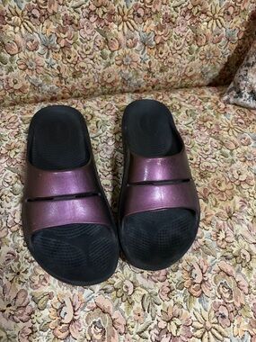 Oofos OOahh Luxe recovery slides Metallic Purple Slide Sandals